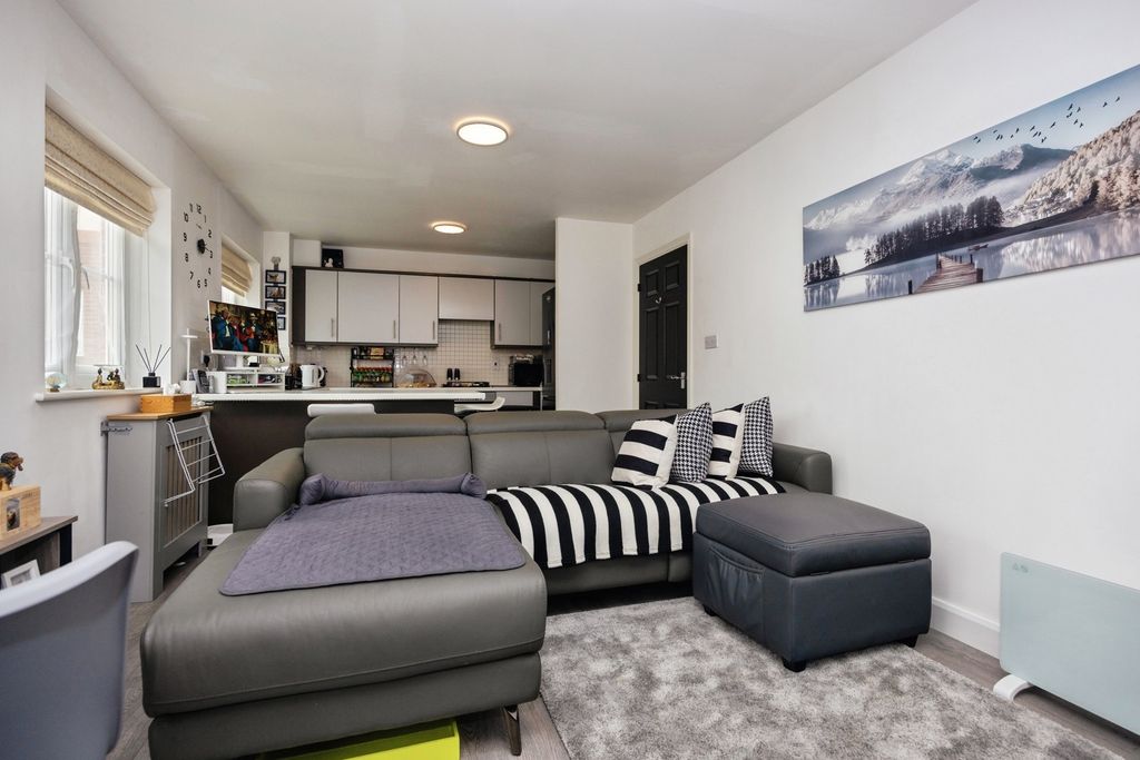 Property photo 3 of 12 Photo