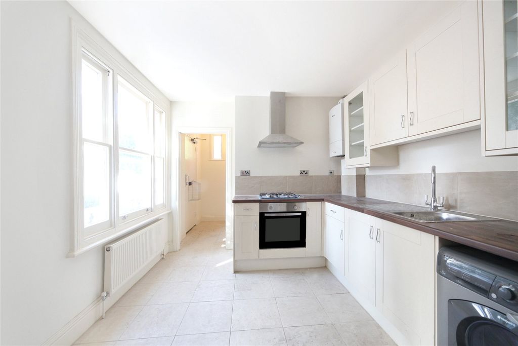 Property photo 2 of 9 Kitchen
