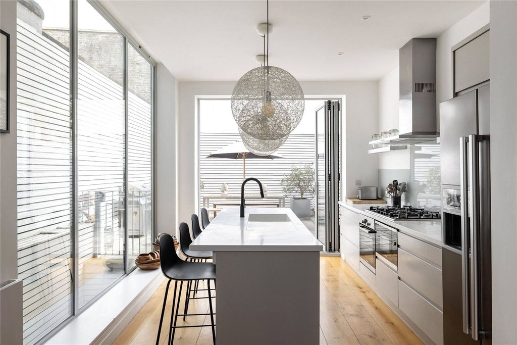 Property photo 2 of 19 Picture No. 15