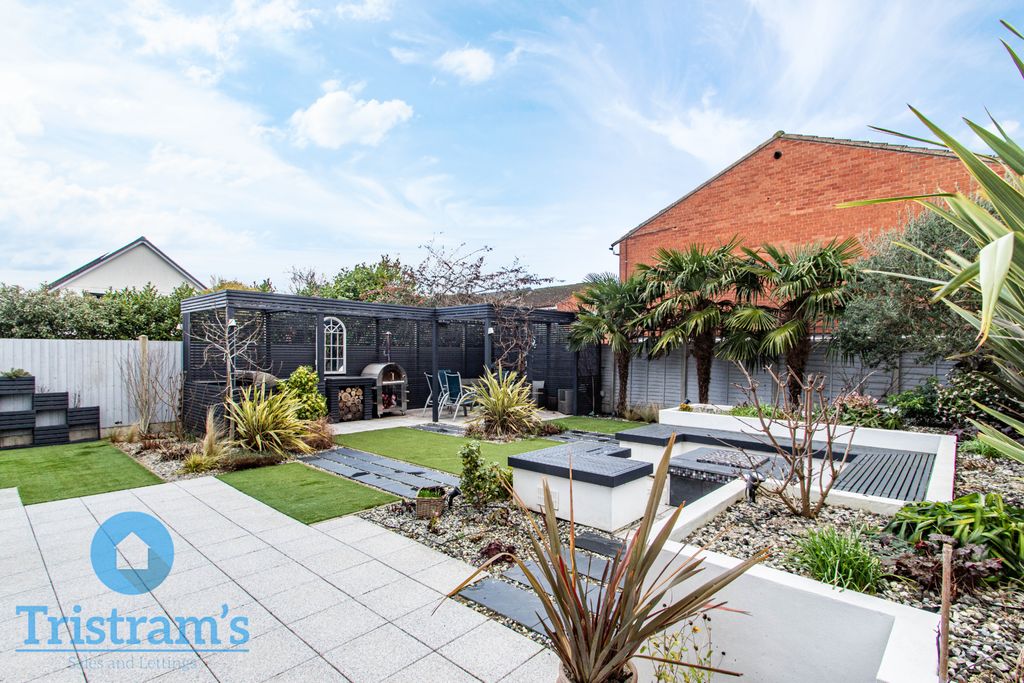 Property photo 2 of 37