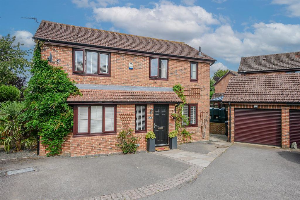 Property photo 1 of 17 Approach