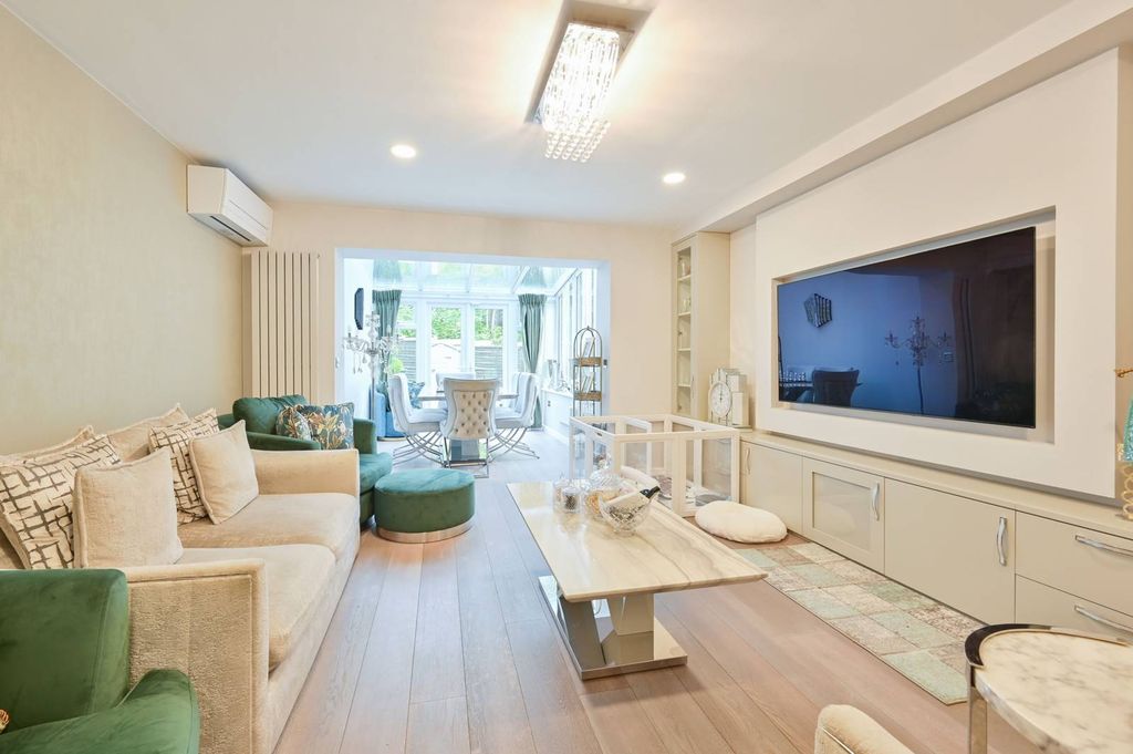 Property photo 2 of 24