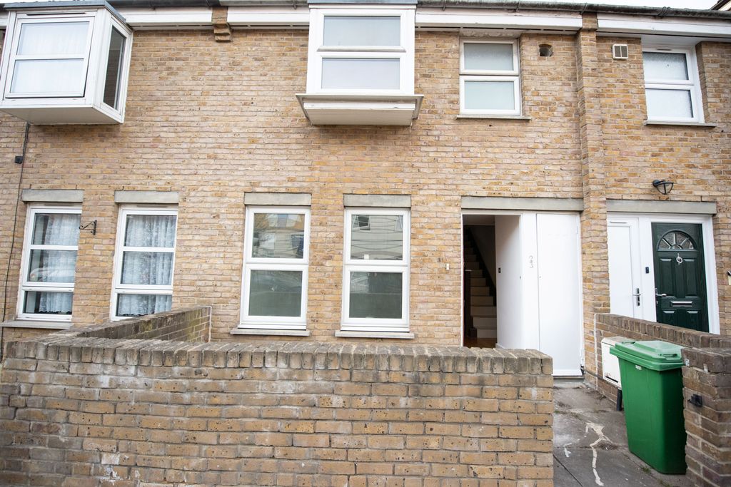 Property photo 1 of 9