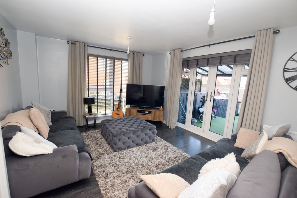 Property photo 3 of 20