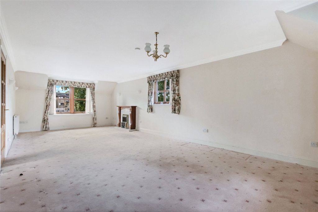 Property photo 2 of 29 Living/Dining Room