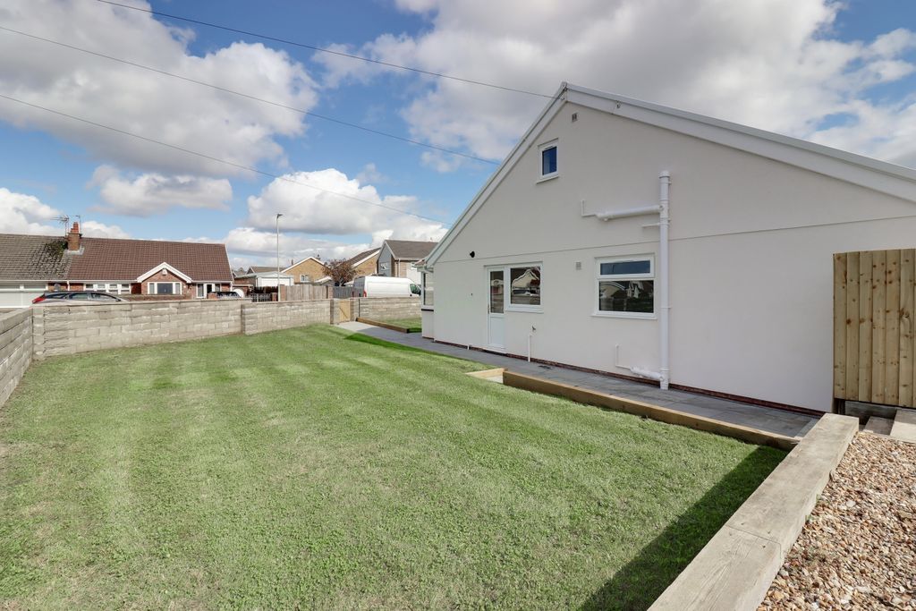 Property photo 1 of 17 Side