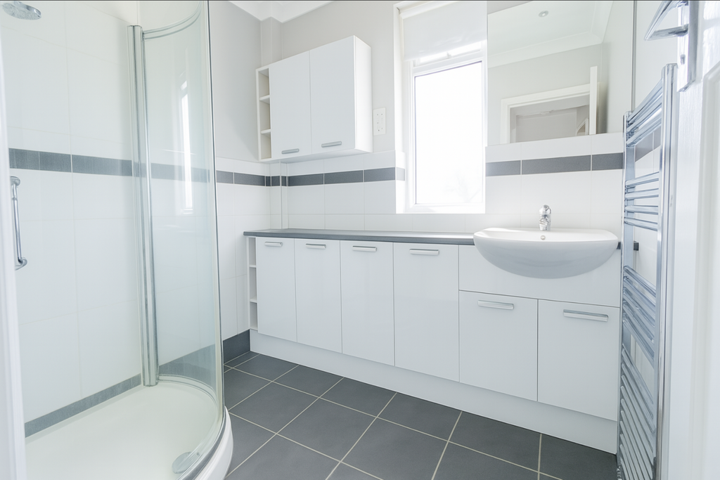 Property photo 2 of 10 Bathroom