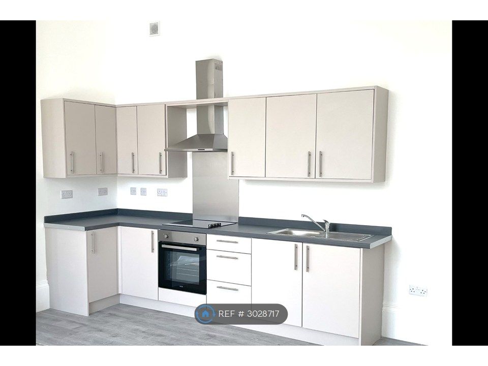 Property photo 3 of 11 Kitchen/Living