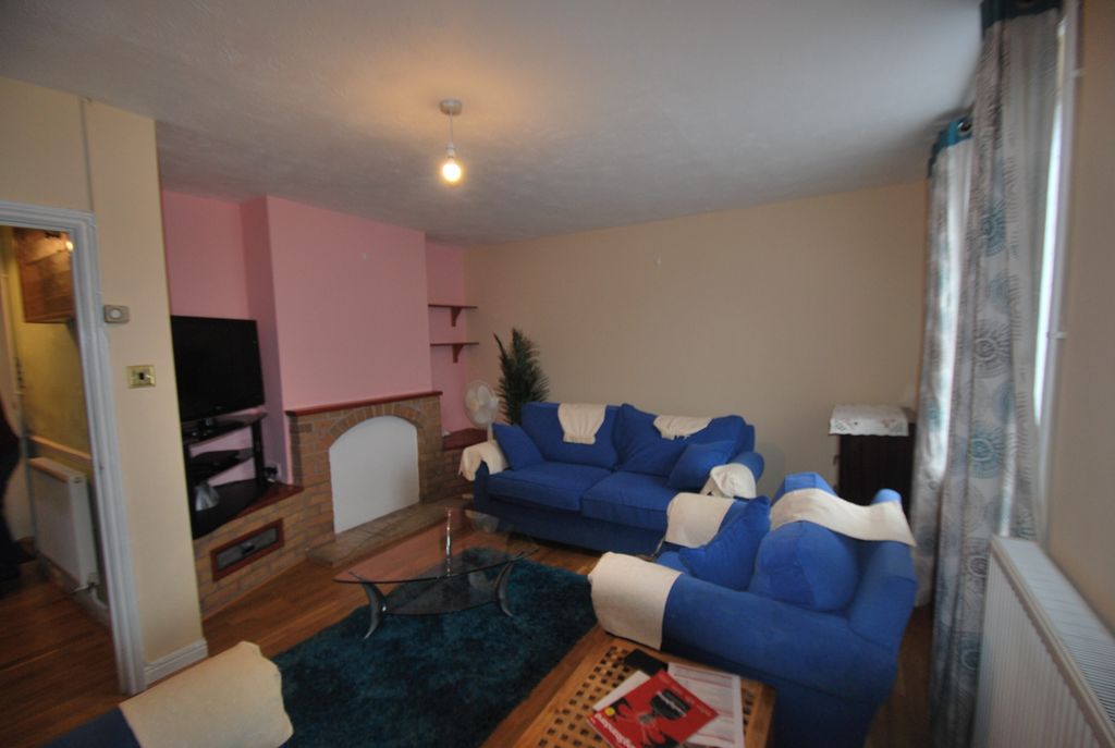 Property photo 2 of 7 Living Room
