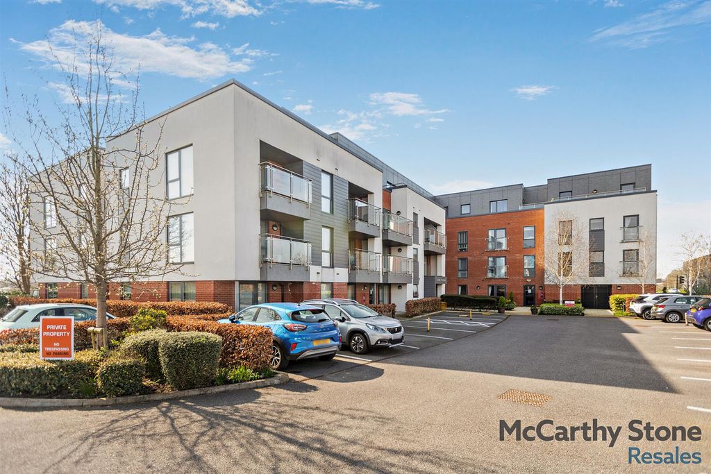 Property photo 1 of 18 8683430-Exterior09-800.Jpg