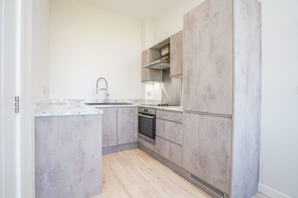 Property photo 2 of 20 Kitchen