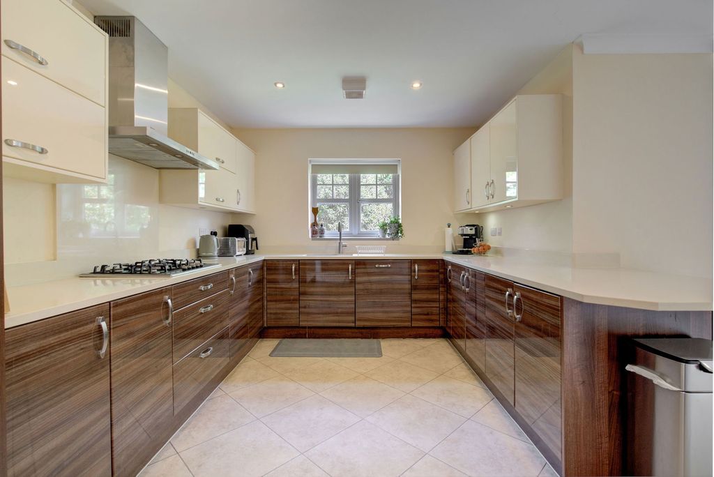 Property photo 2 of 44