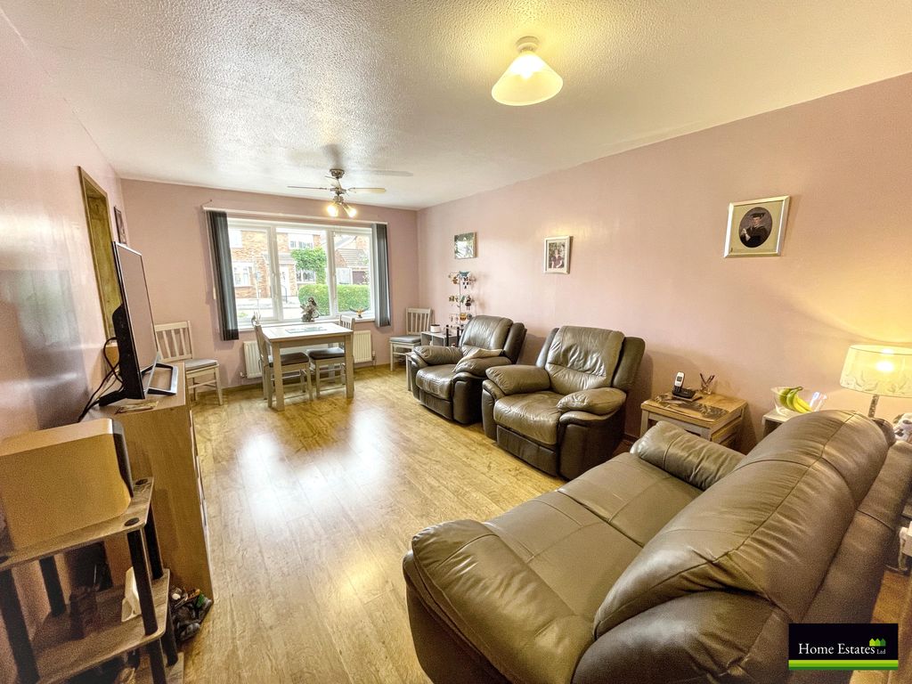 Property photo 2 of 12 Lounge