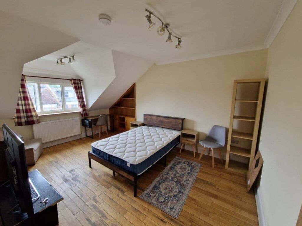 Property photo 1 of 5 Bedroom