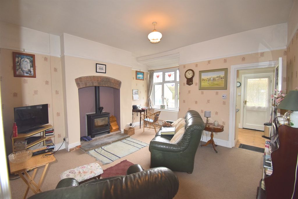 Property photo 3 of 14 Sitting Room