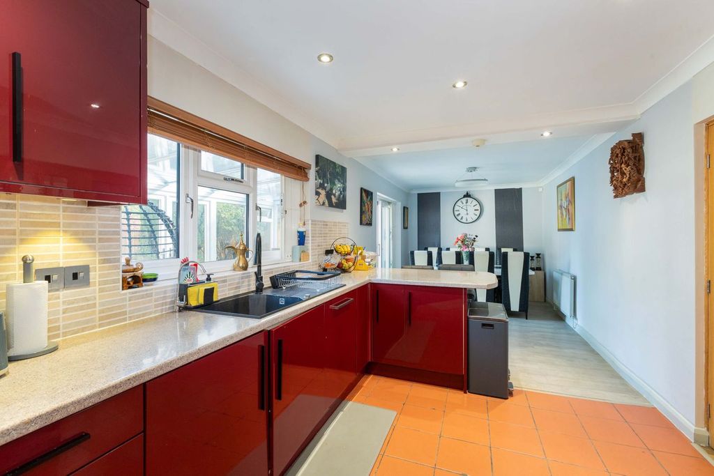 Property photo 2 of 26