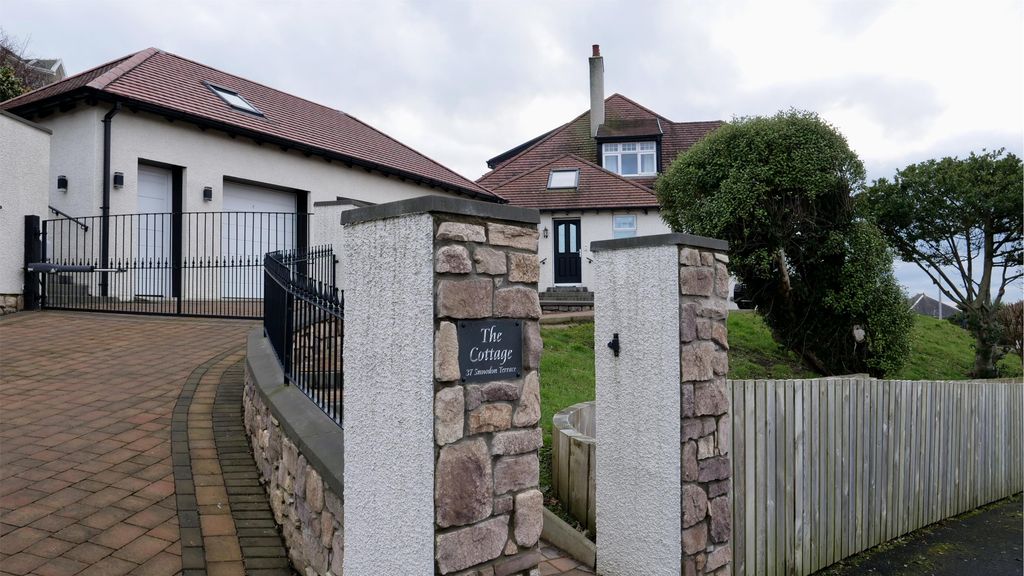 Property photo 3 of 39