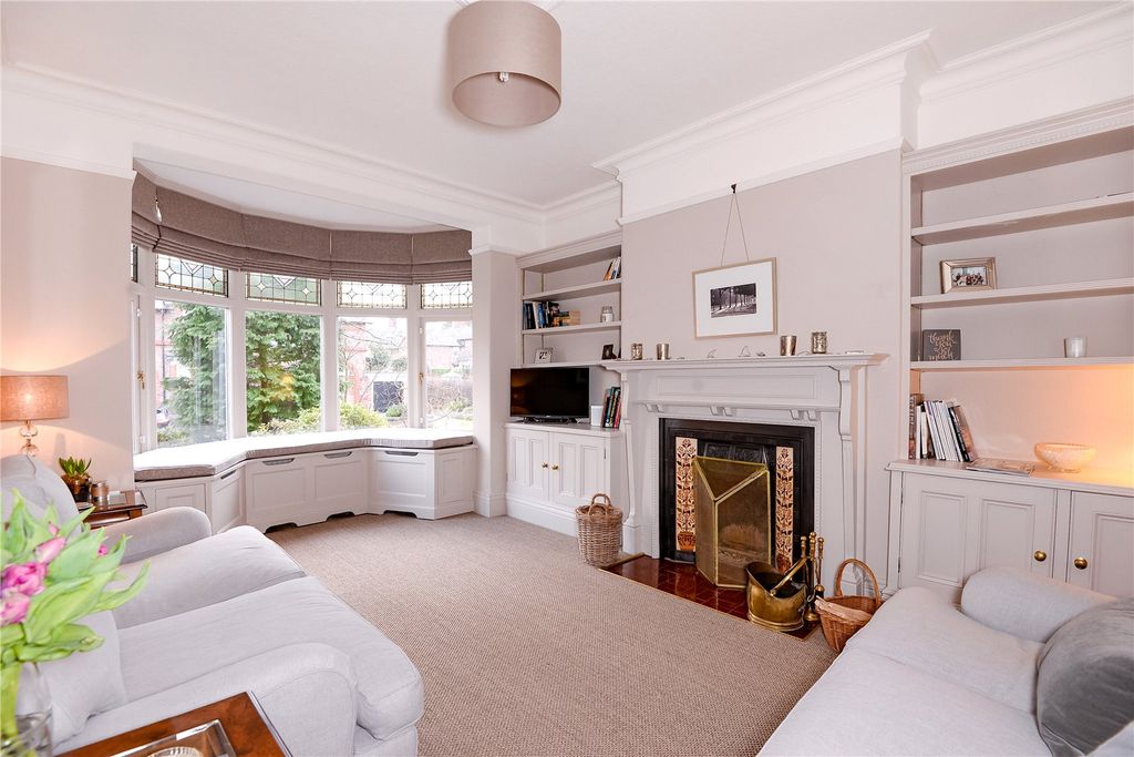 Property photo 2 of 14 Lounge