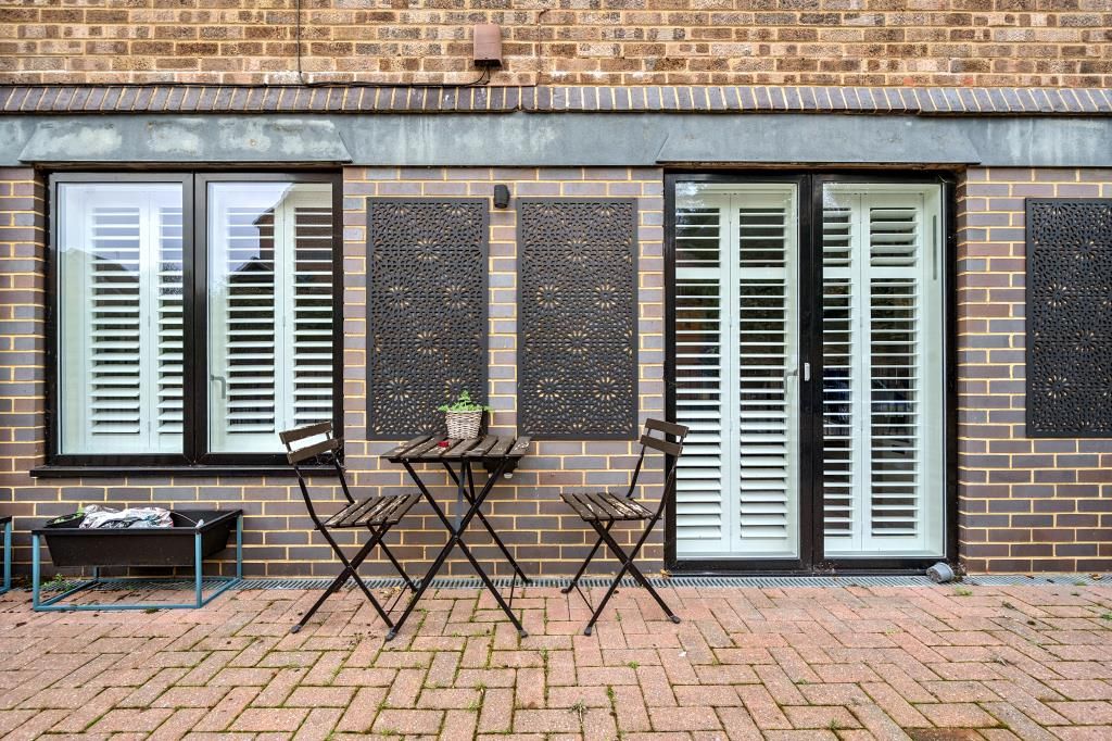 Property photo 3 of 23 Terrace