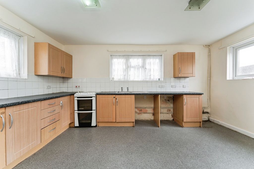 Property photo 3 of 19 Photo