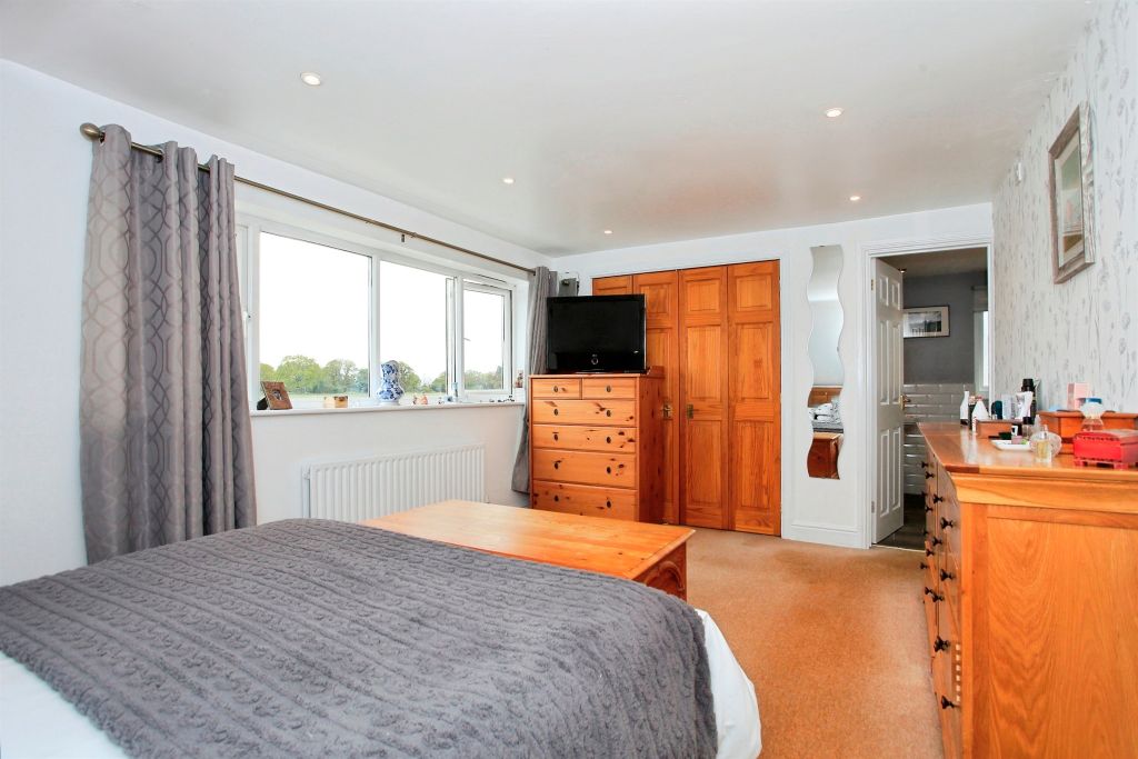 Property photo 3 of 19 Master Bedroom