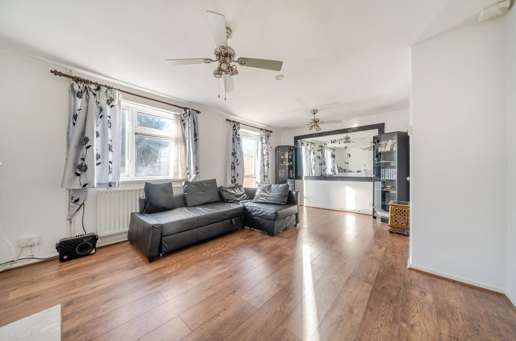 Property photo 2 of 14 1381125-14-691Af9...