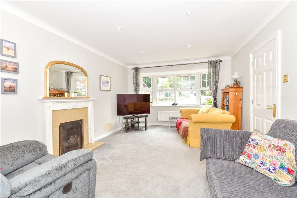 Property photo 1 of 13 Lounge