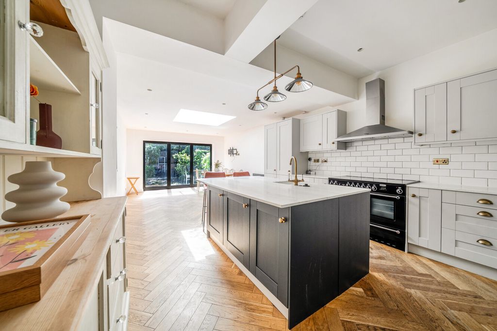 Property photo 2 of 11 1453991-13-69F1E4...