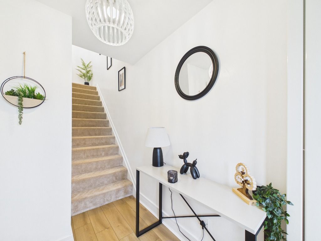 Property photo 2 of 27