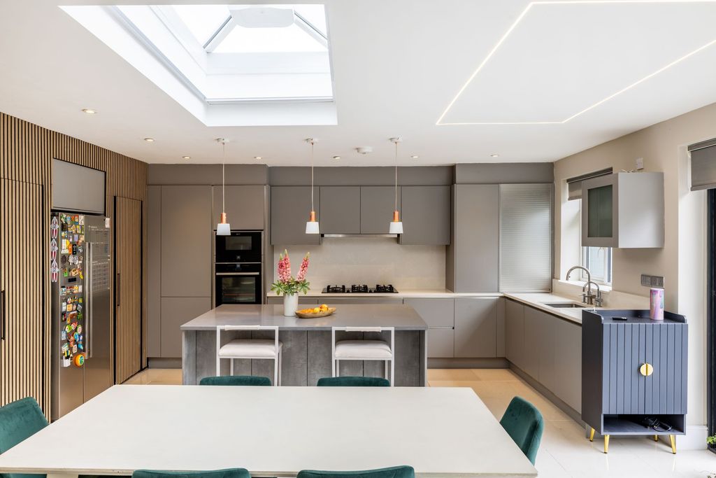 Property photo 3 of 27