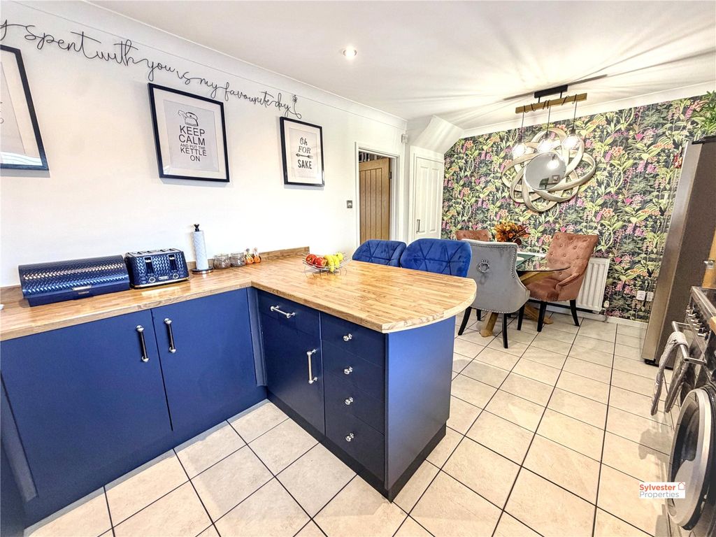 Property photo 3 of 19 Picture No. 17