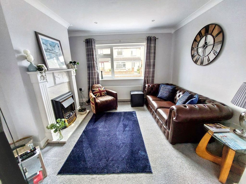 Property photo 2 of 25