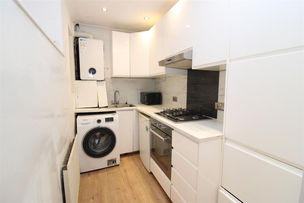 Property photo 1 of 7 Kitchen