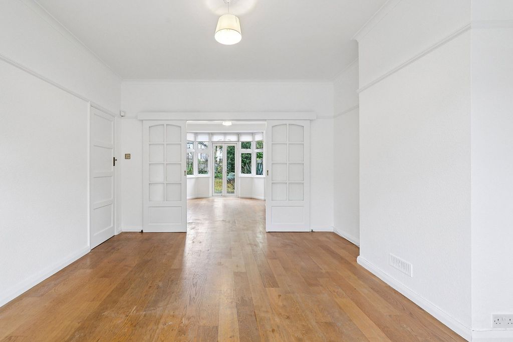 Property photo 3 of 10 Picture No. 11