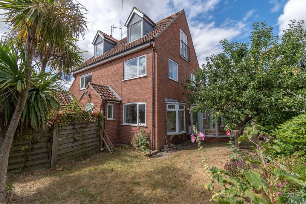 Property photo 2 of 21