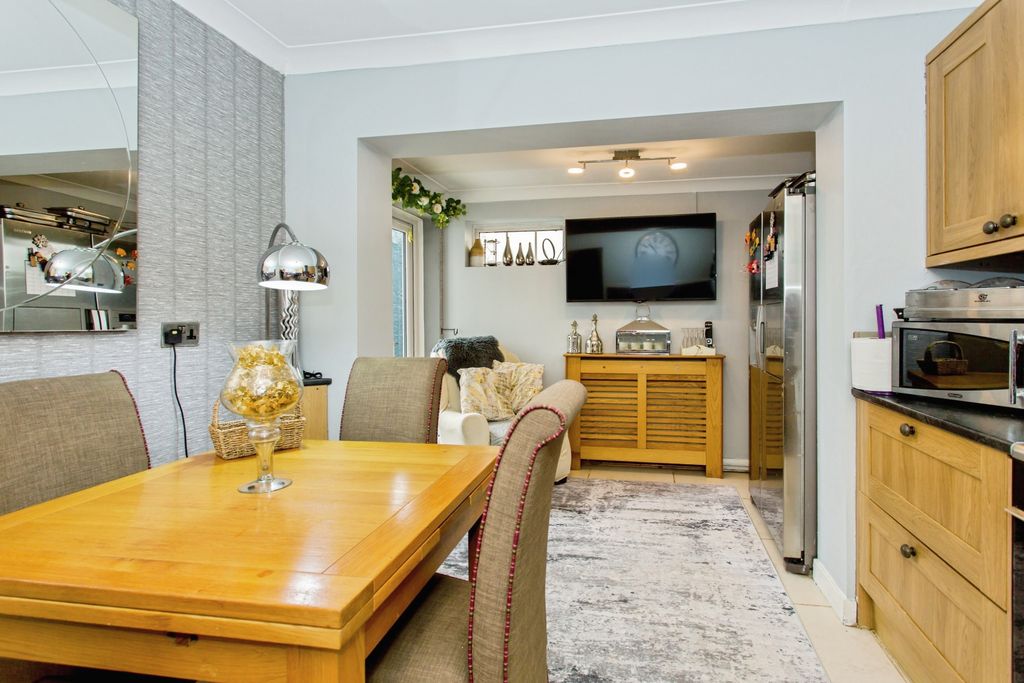 Property photo 3 of 19 0c05E3Ea-52Aldrethrdcb6 C2 A3Pw-217