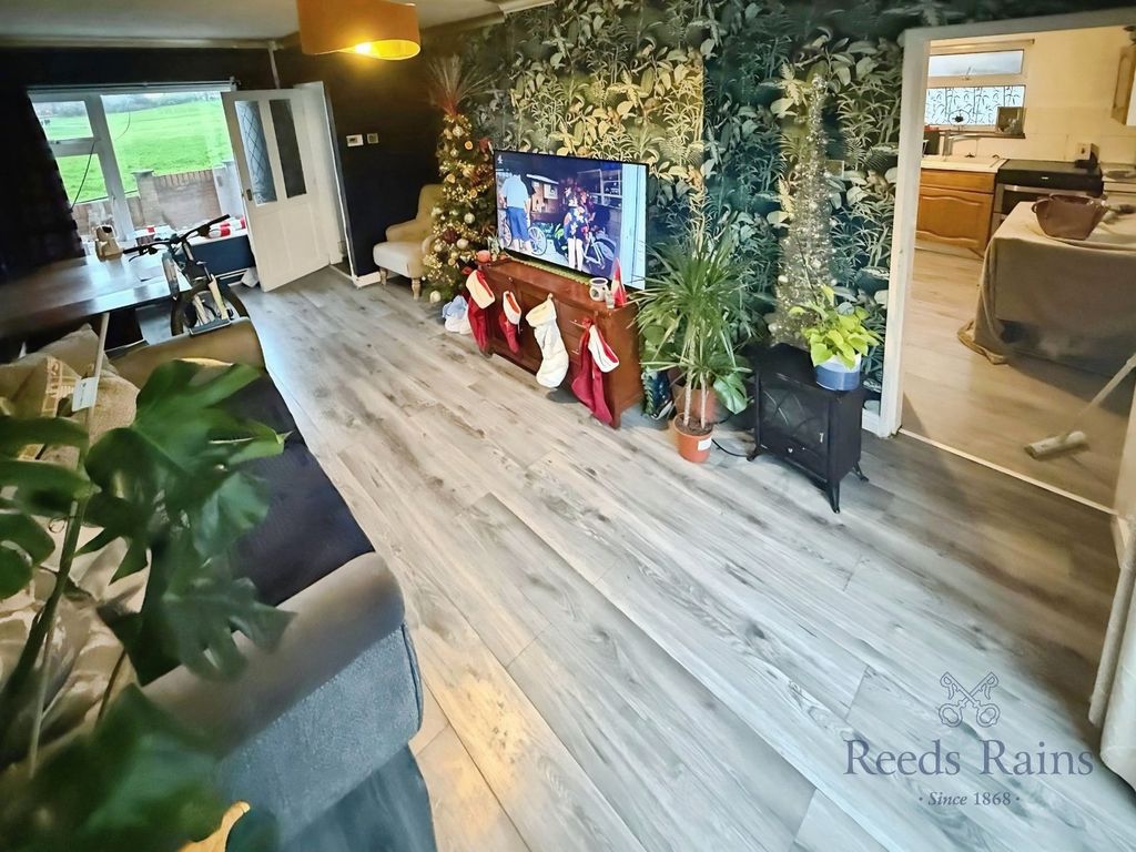 Property photo 1 of 10 Lounge