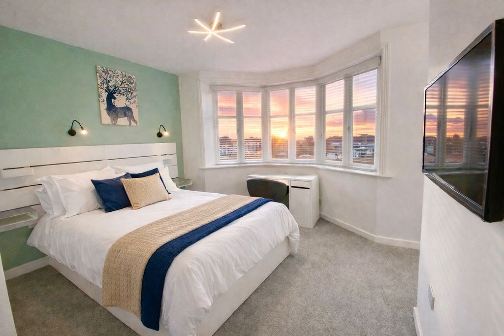 Property photo 1 of 10 Untitled