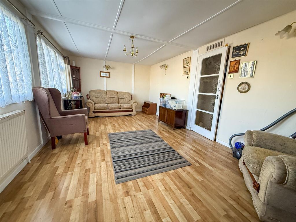 Property photo 2 of 12 Lounge