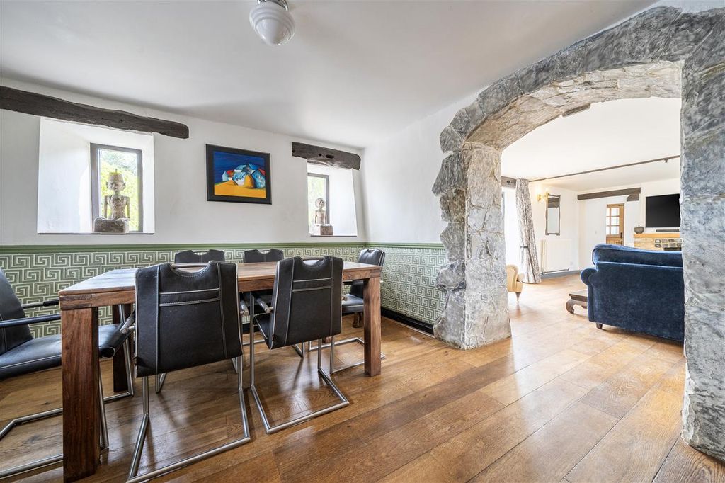 4 bed barn conversion for saleChurch End, Biddenham MK40 photo 5
