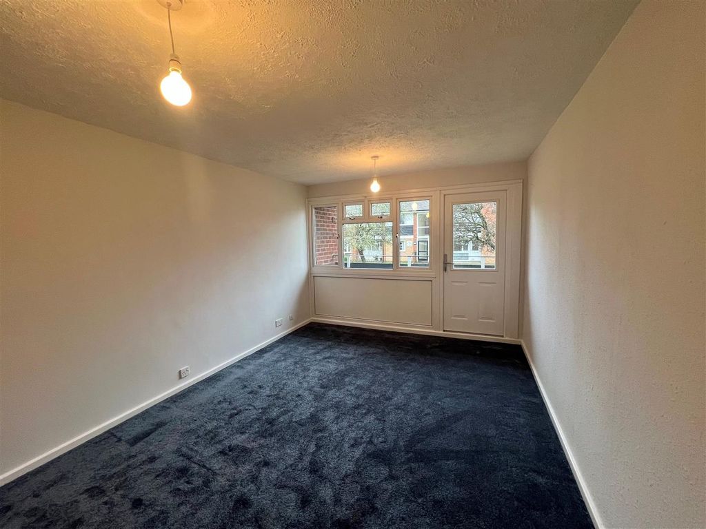 Property photo 1 of 5 Lounge.Jpg
