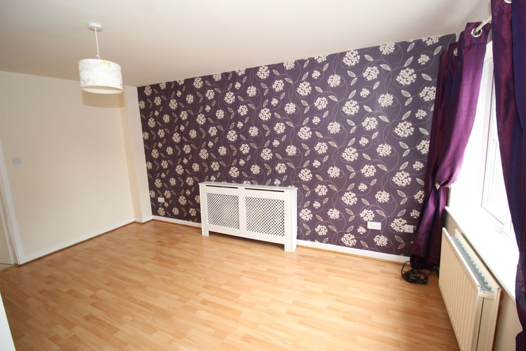 Property photo 3 of 8 Lounge