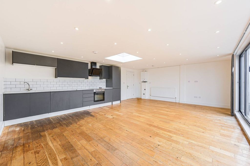 Property photo 3 of 27