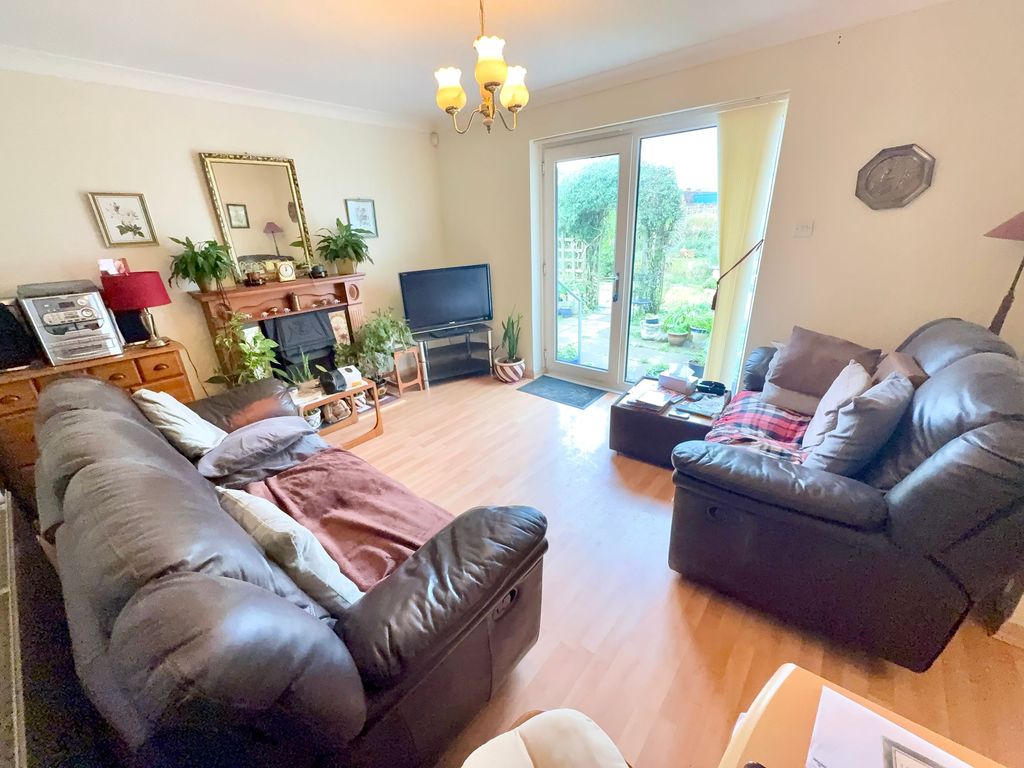 Property photo 3 of 27