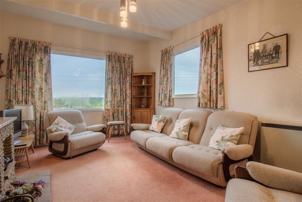 Property photo 2 of 37