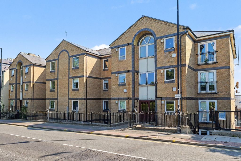 Property photo 1 of 13 Flat 10, Pavilion Court, 10 Toward Road, Sunderland, Tyne And Wear, Sr1 2Qw