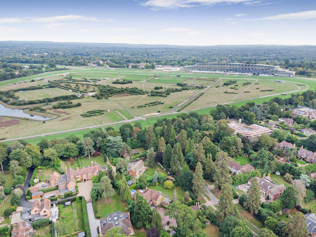 Property photo 2 of 28 Ascot Racecourse