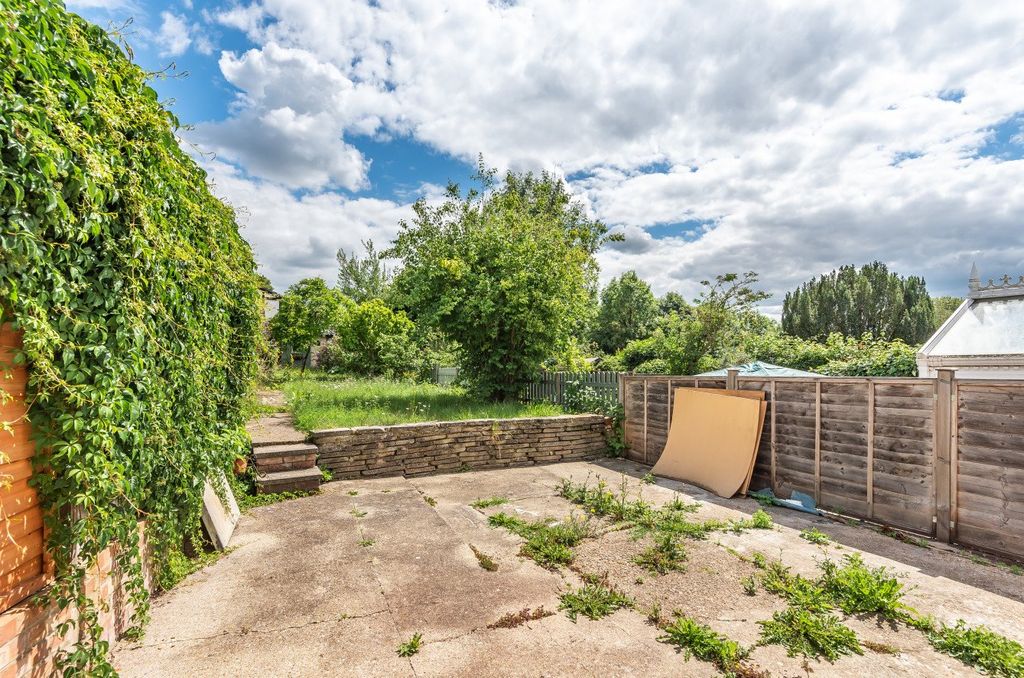 Property photo 2 of 11 Picture No. 12