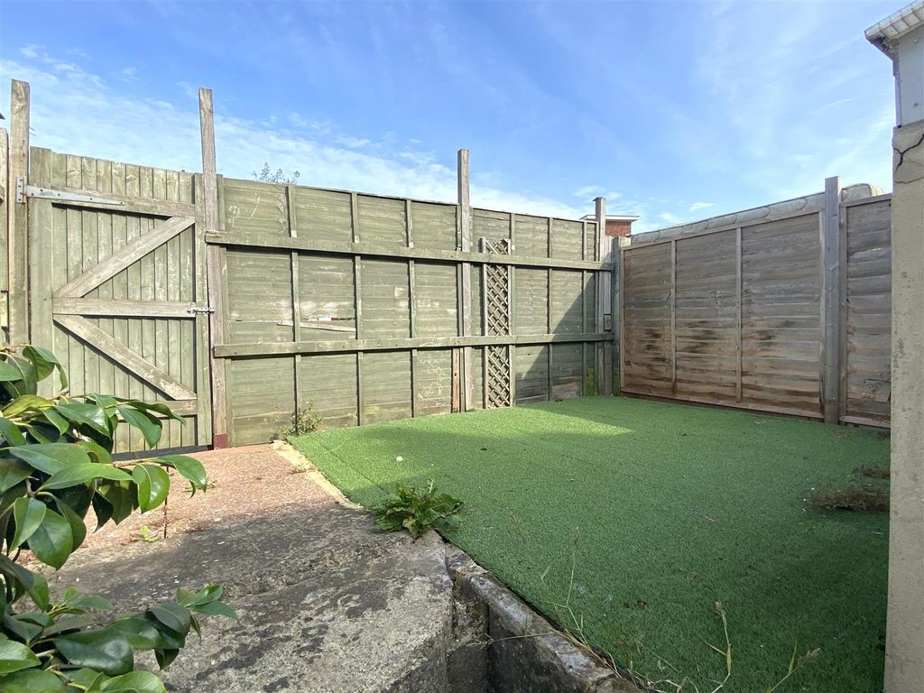 Property photo 2 of 8 Garden