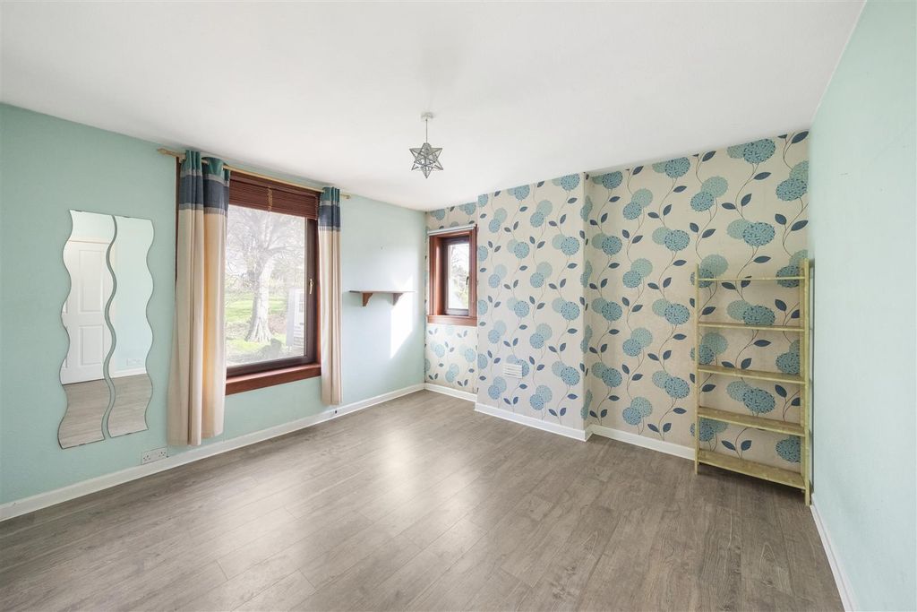 Property photo 2 of 28